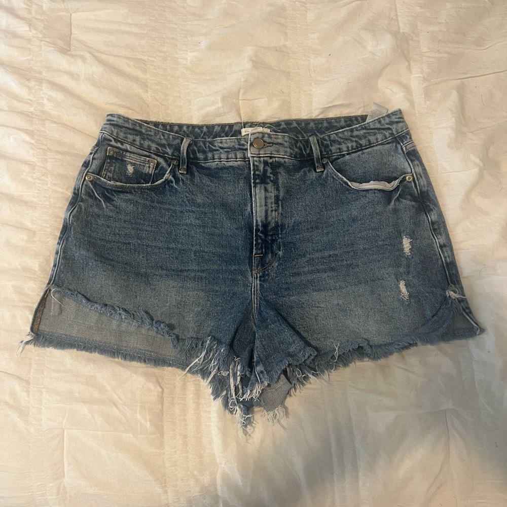 Good American Good Curve shorts